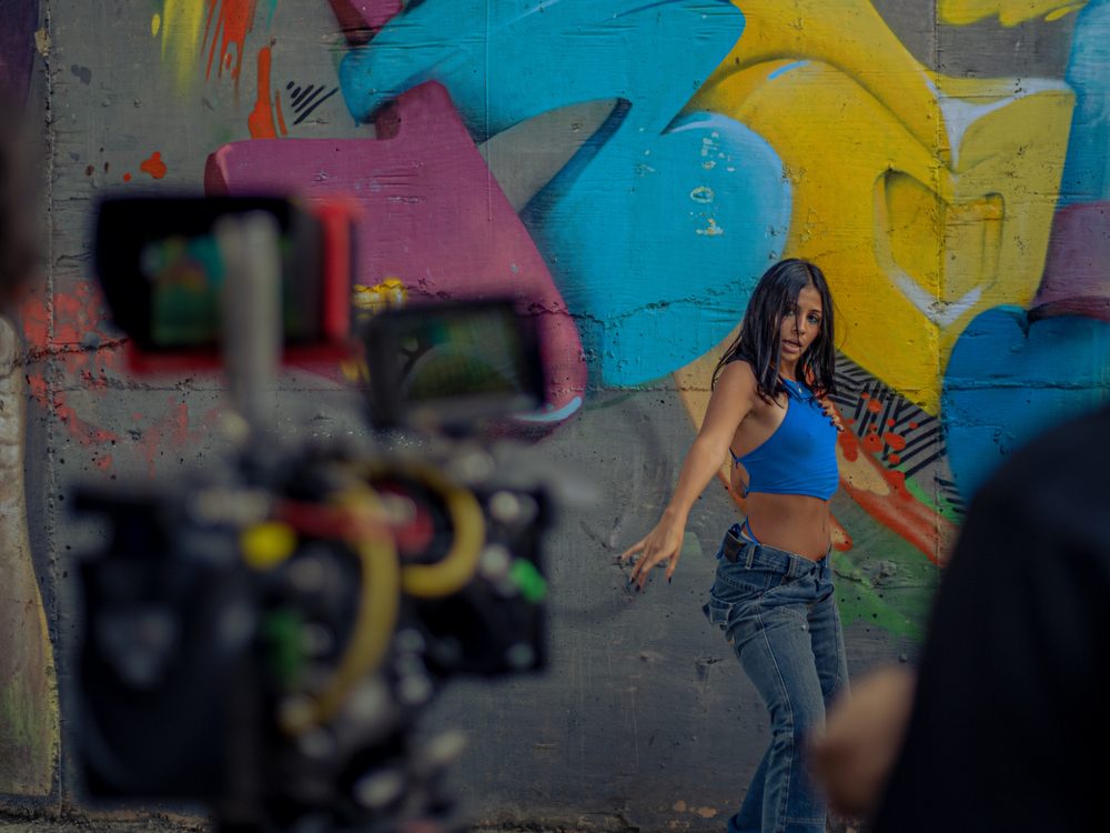 Cámara en set con talento
